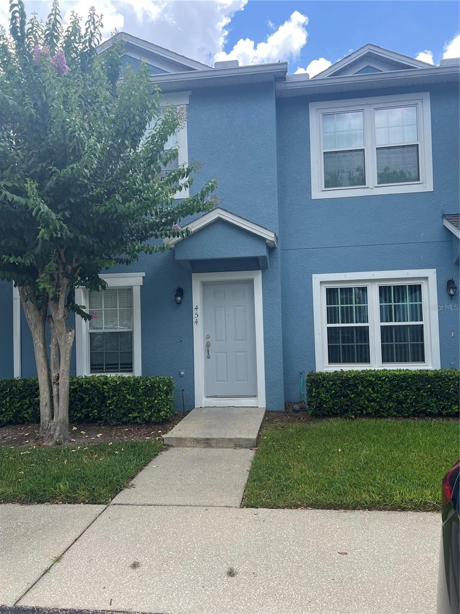 Image 3 of 25 For 454 Wilton Circle