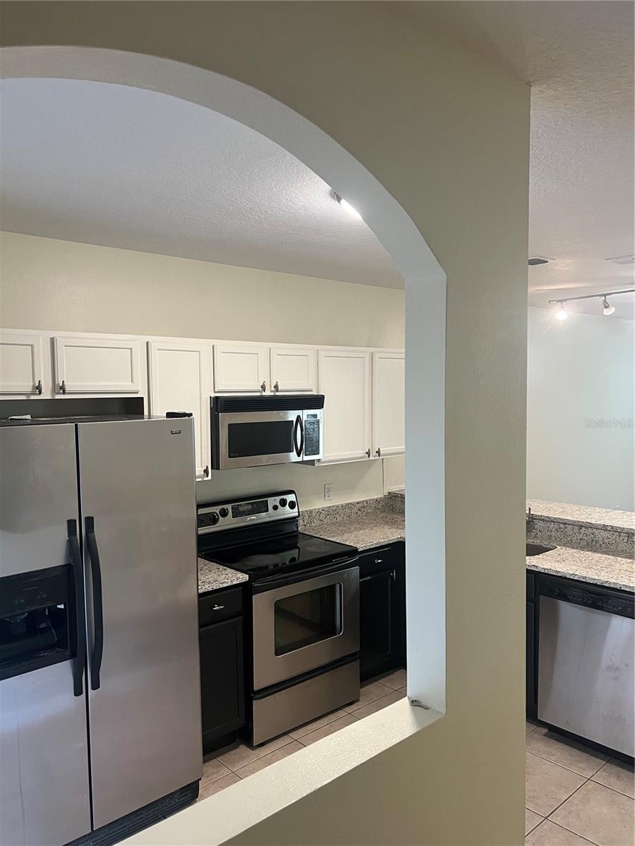 Image 4 of 25 For 454 Wilton Circle