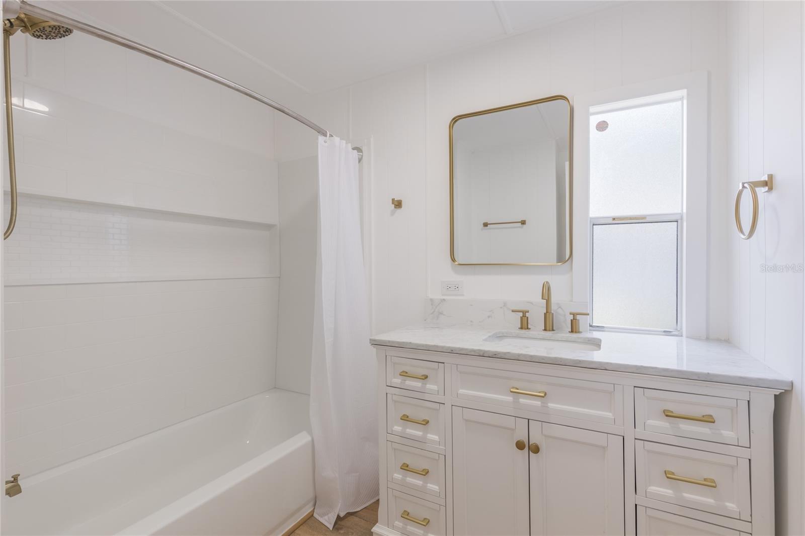 Image 15 of 21 For 814 Roseapple Avenue