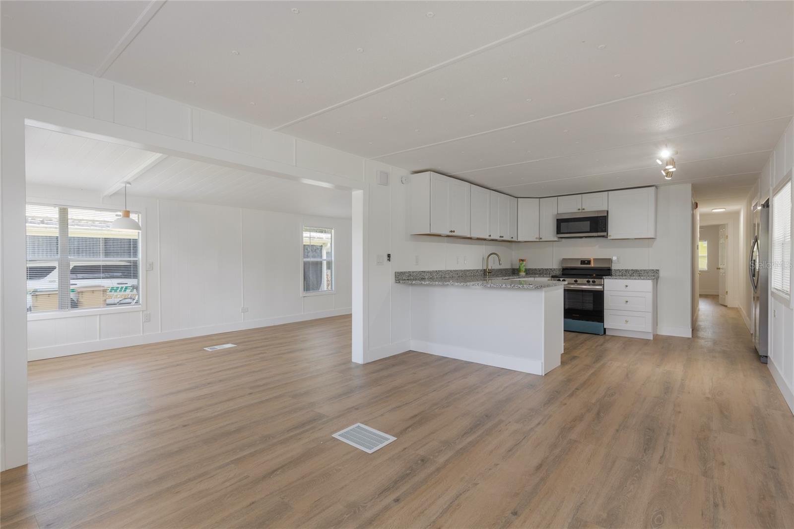Image 5 of 21 For 814 Roseapple Avenue