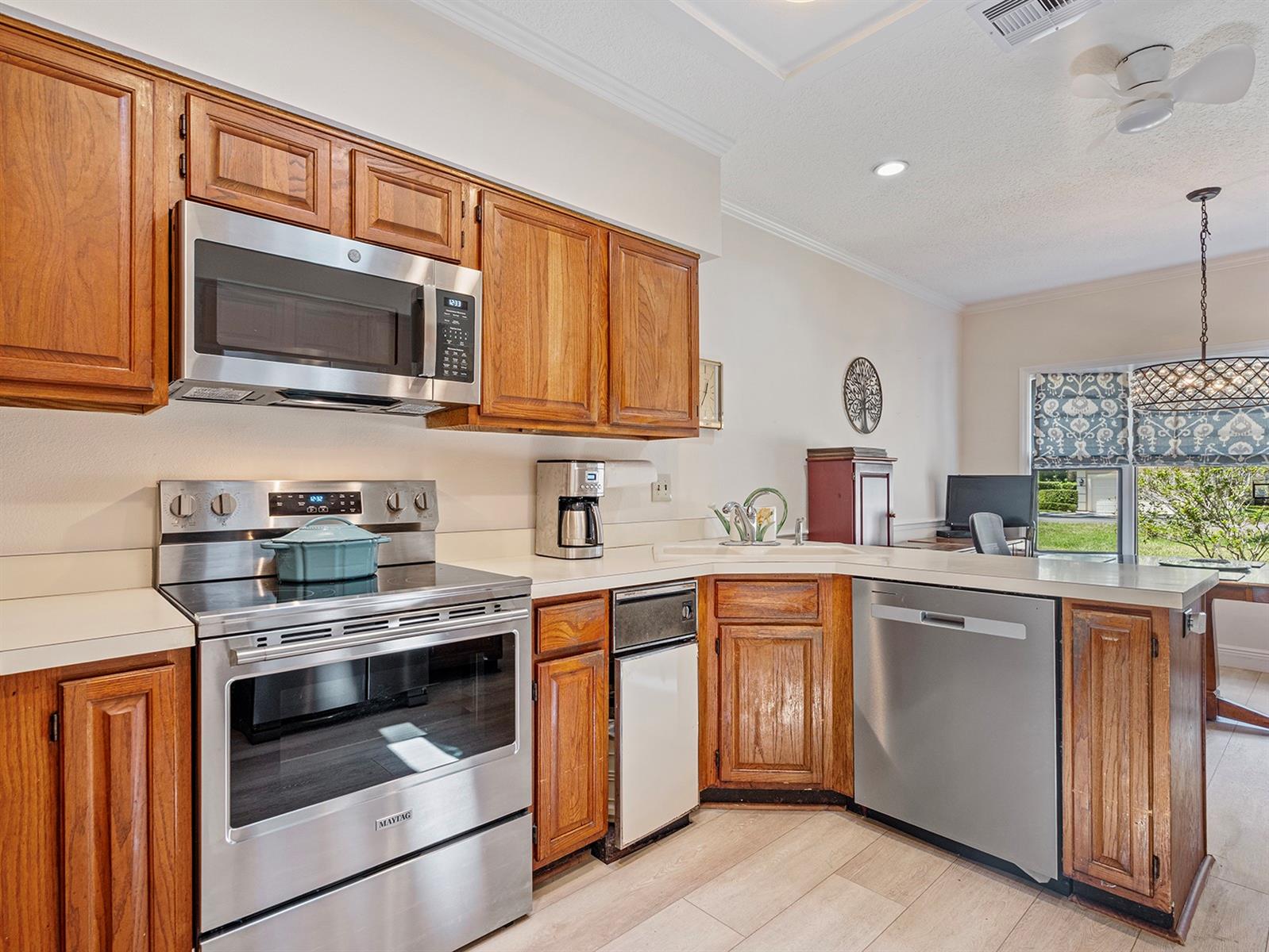 Image 10 of 32 For 235 Shadowbay Boulevard