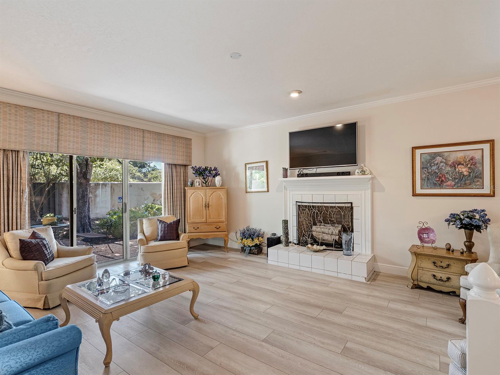 Image 7 of 32 For 235 Shadowbay Boulevard