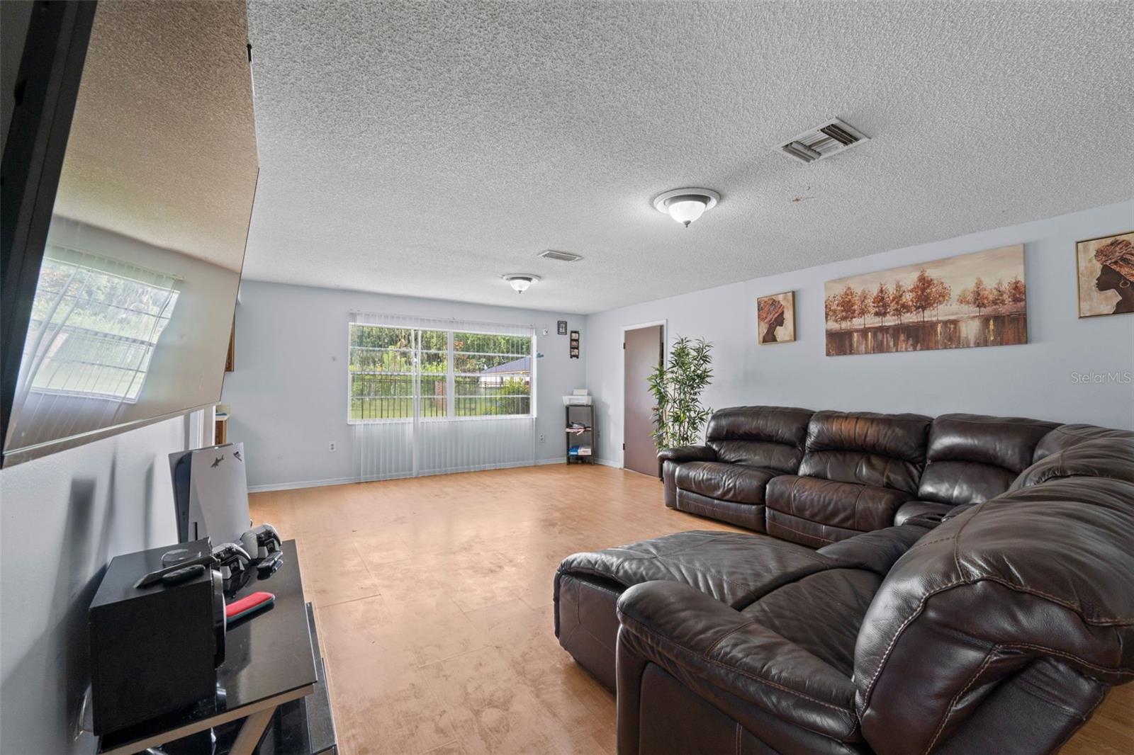 Image 7 of 57 For 28 Linda Lane