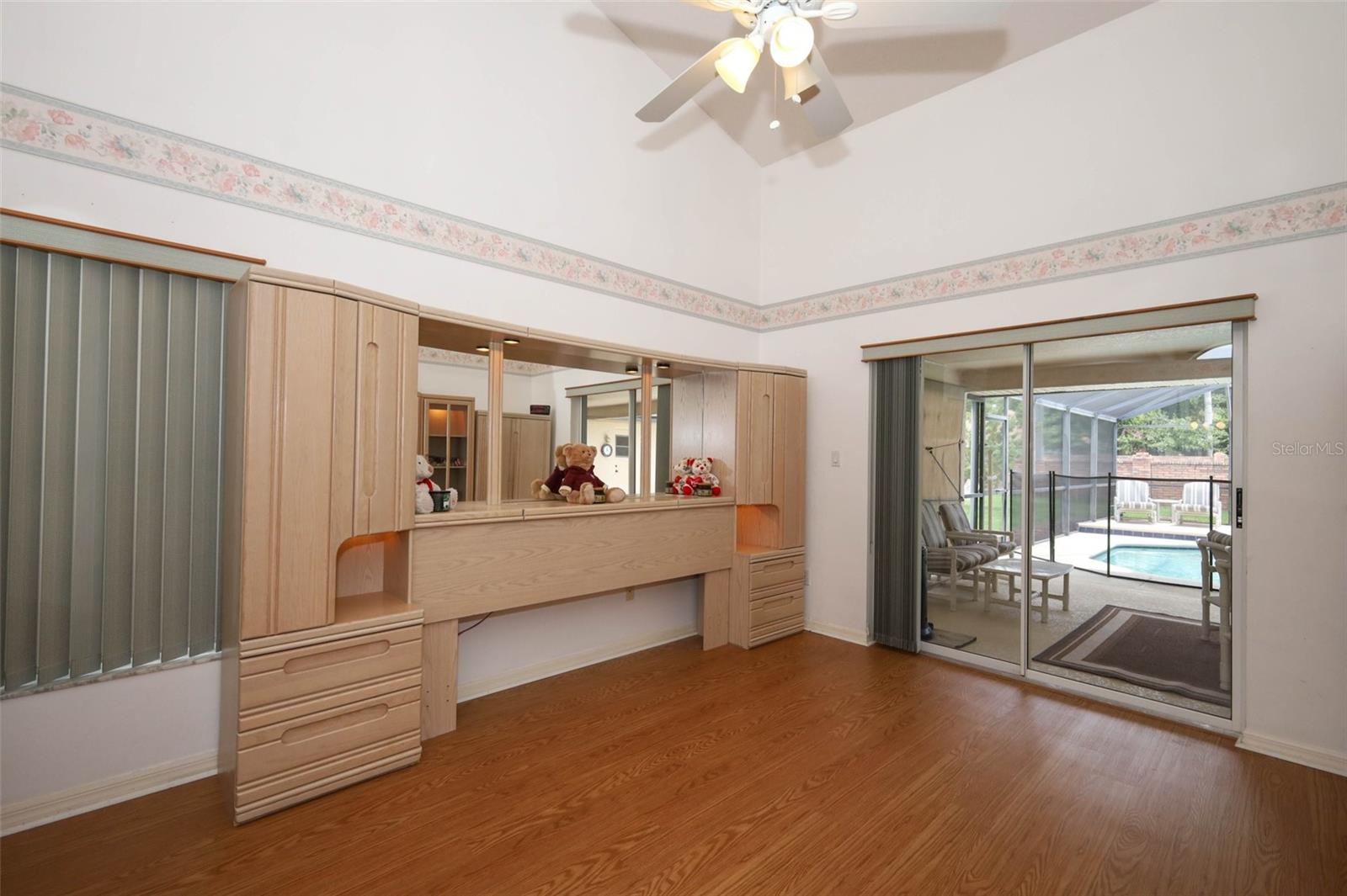 Image 9 of 64 For 1546 Royal Circle