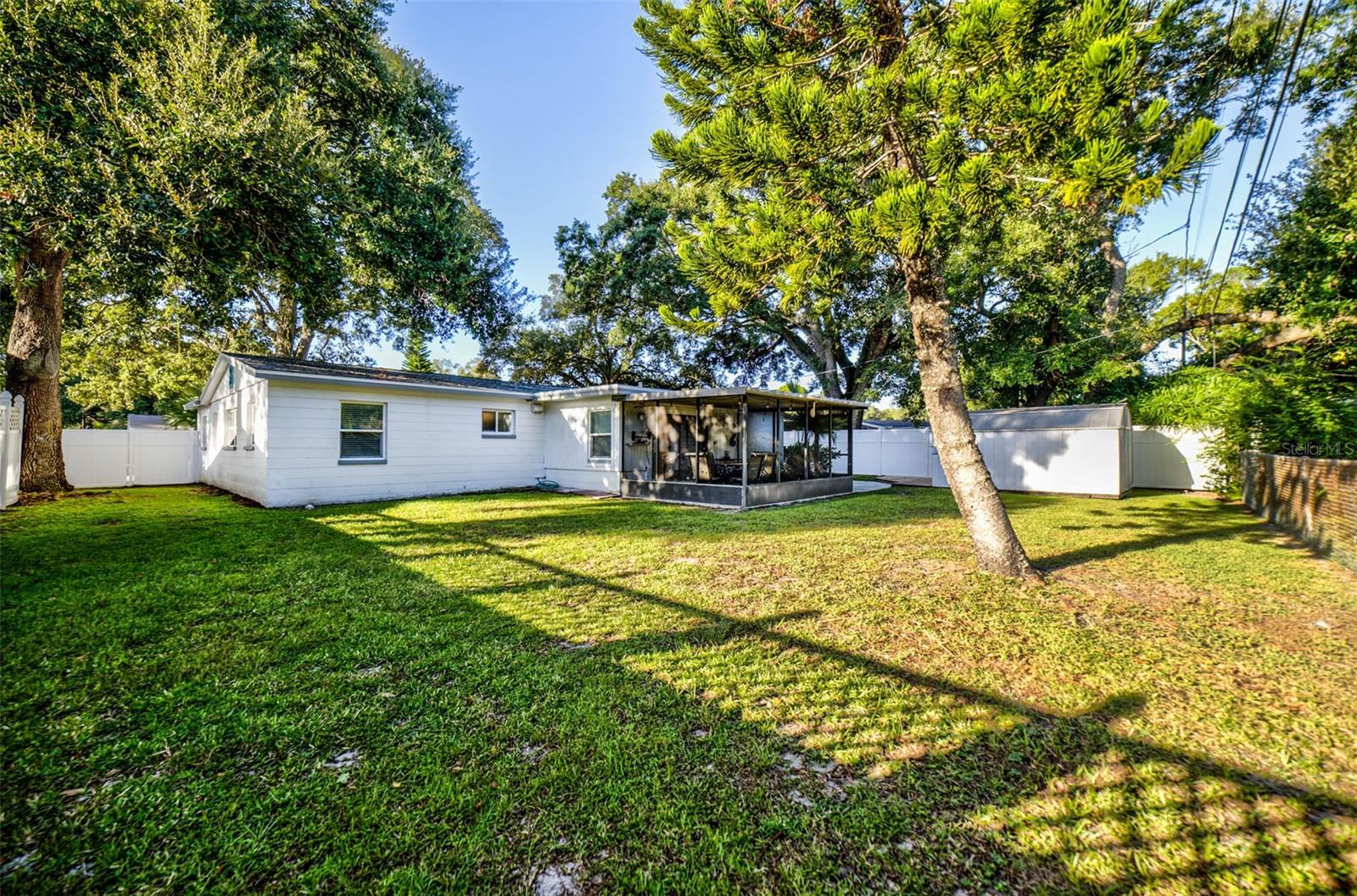 Image 21 of 22 For 2472 Whitman Street