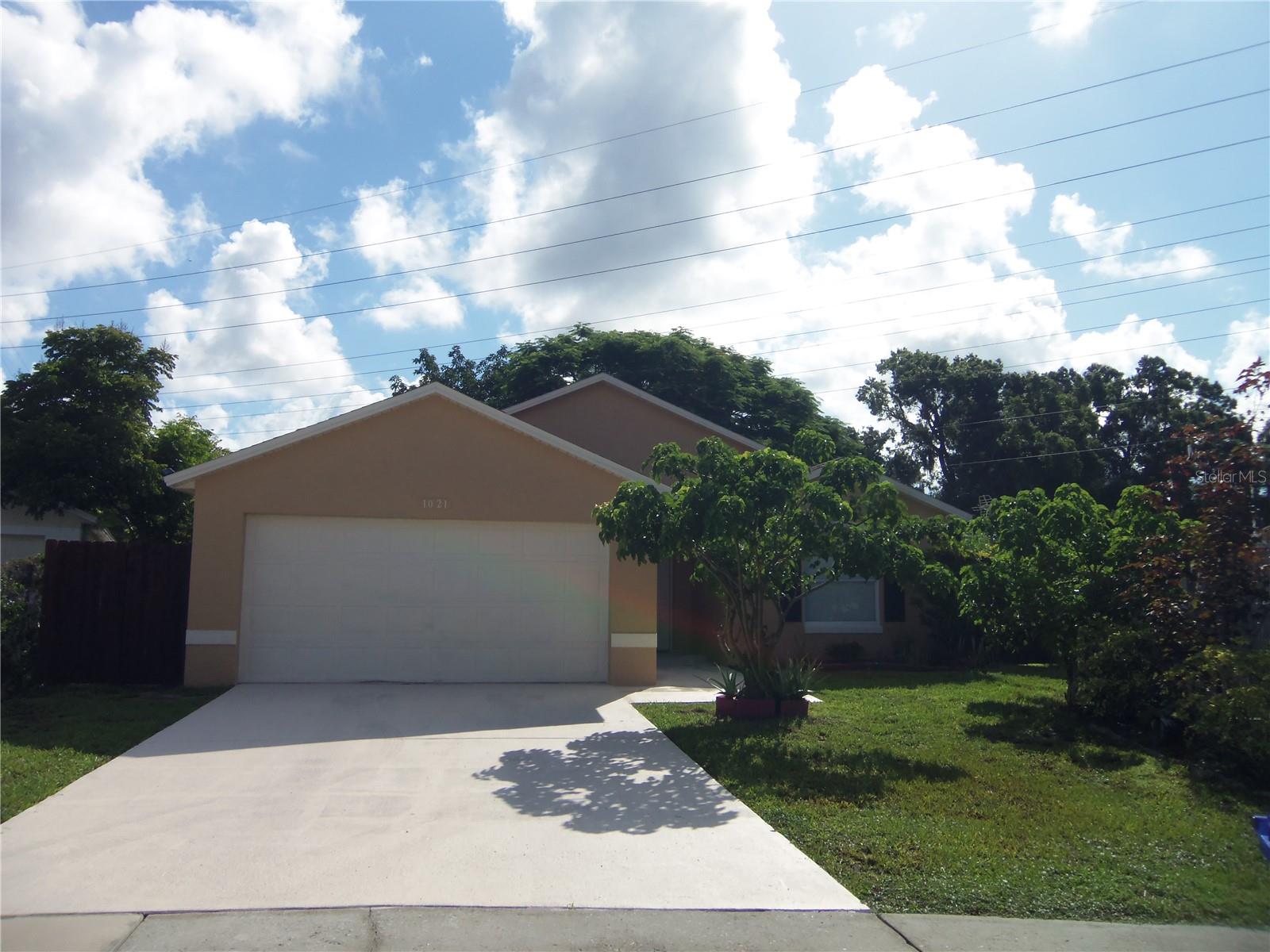 Image 2 of 31 For 1021 Golfside Court