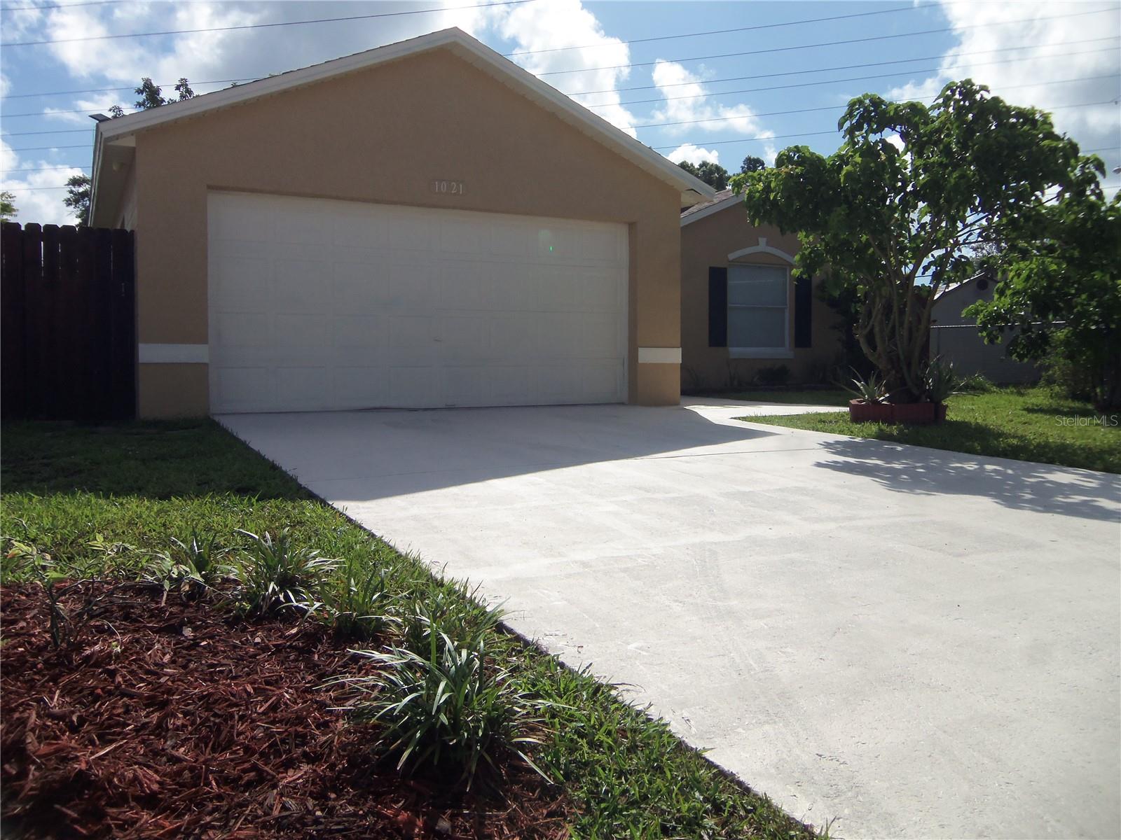 Image 3 of 31 For 1021 Golfside Court