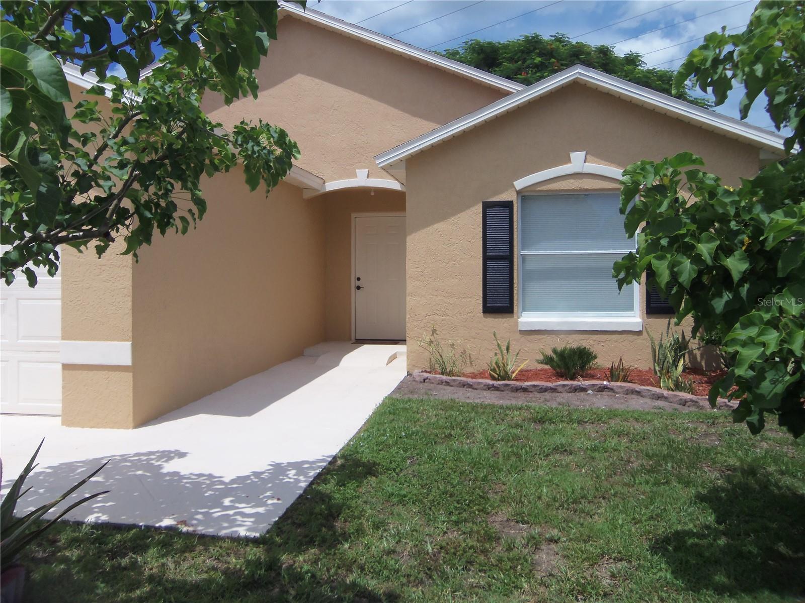 Image 4 of 31 For 1021 Golfside Court