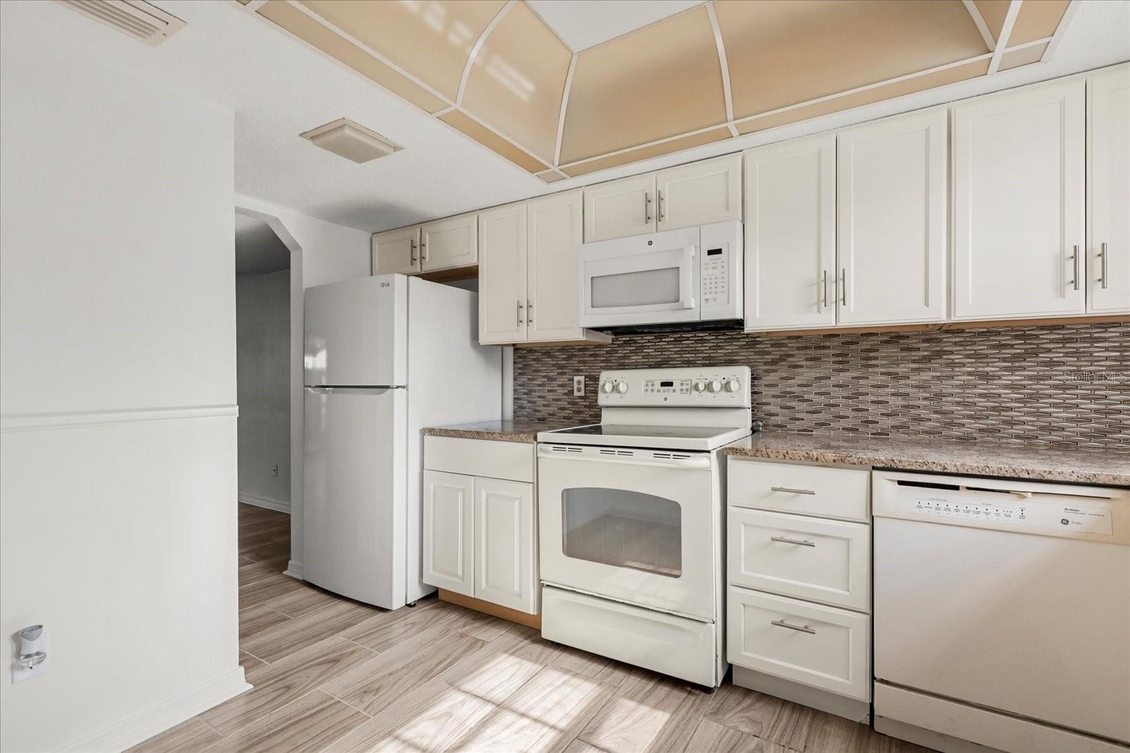 Image 3 of 27 For 2250 Palmetto Avenue I-11