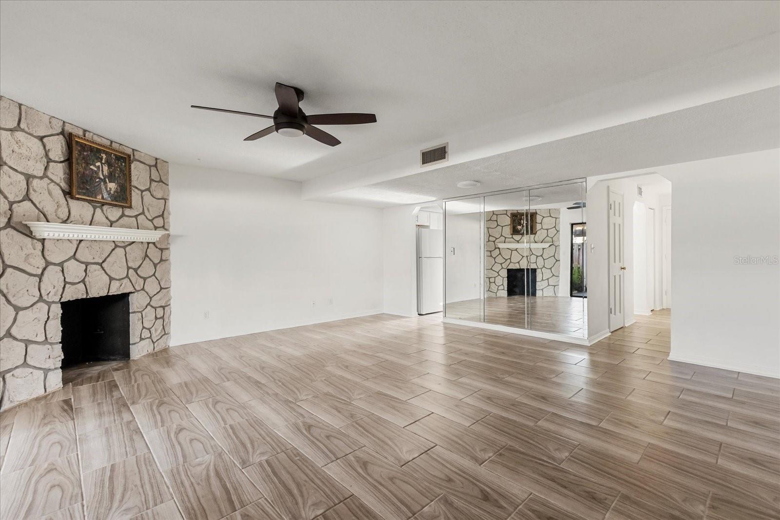 Image 5 of 27 For 2250 Palmetto Avenue I-11