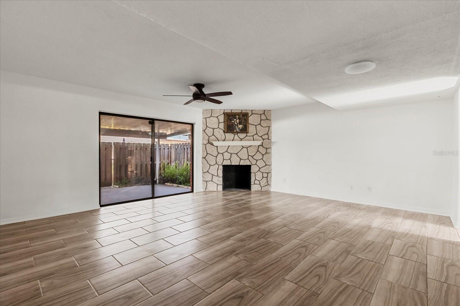 Image 6 of 27 For 2250 Palmetto Avenue I-11