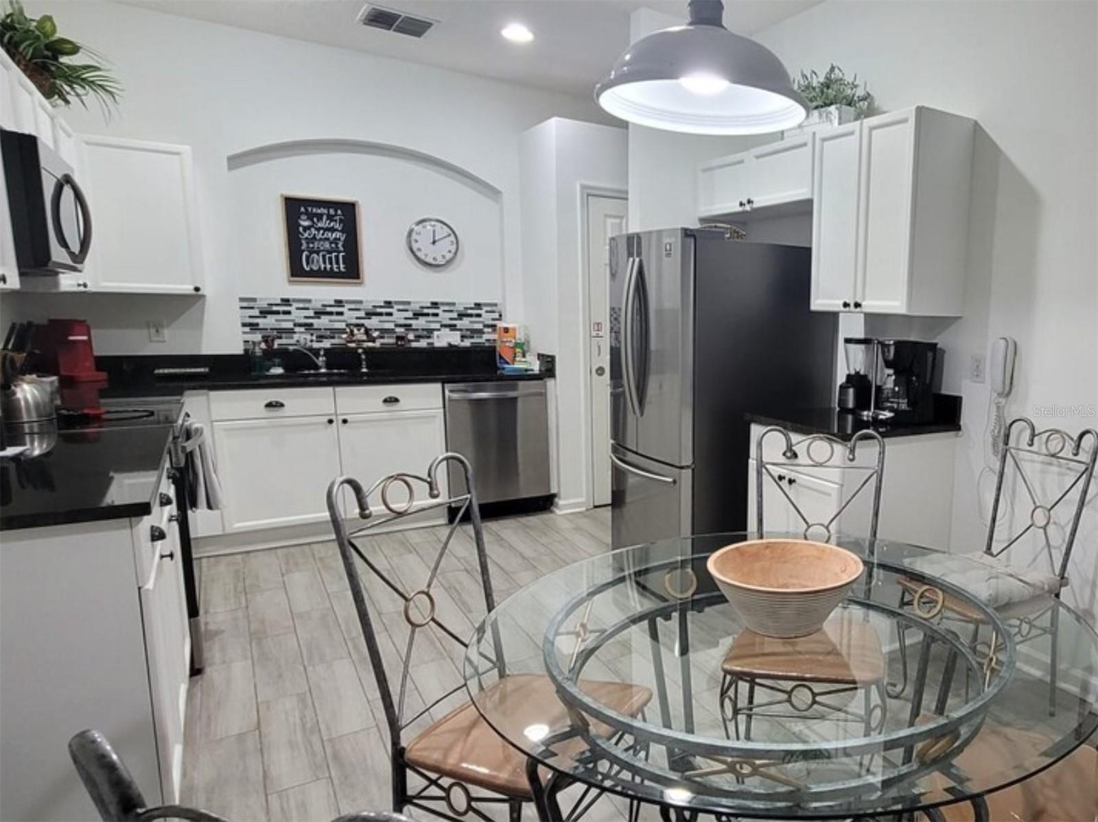Image 5 of 24 For 8023 King Palm Circle