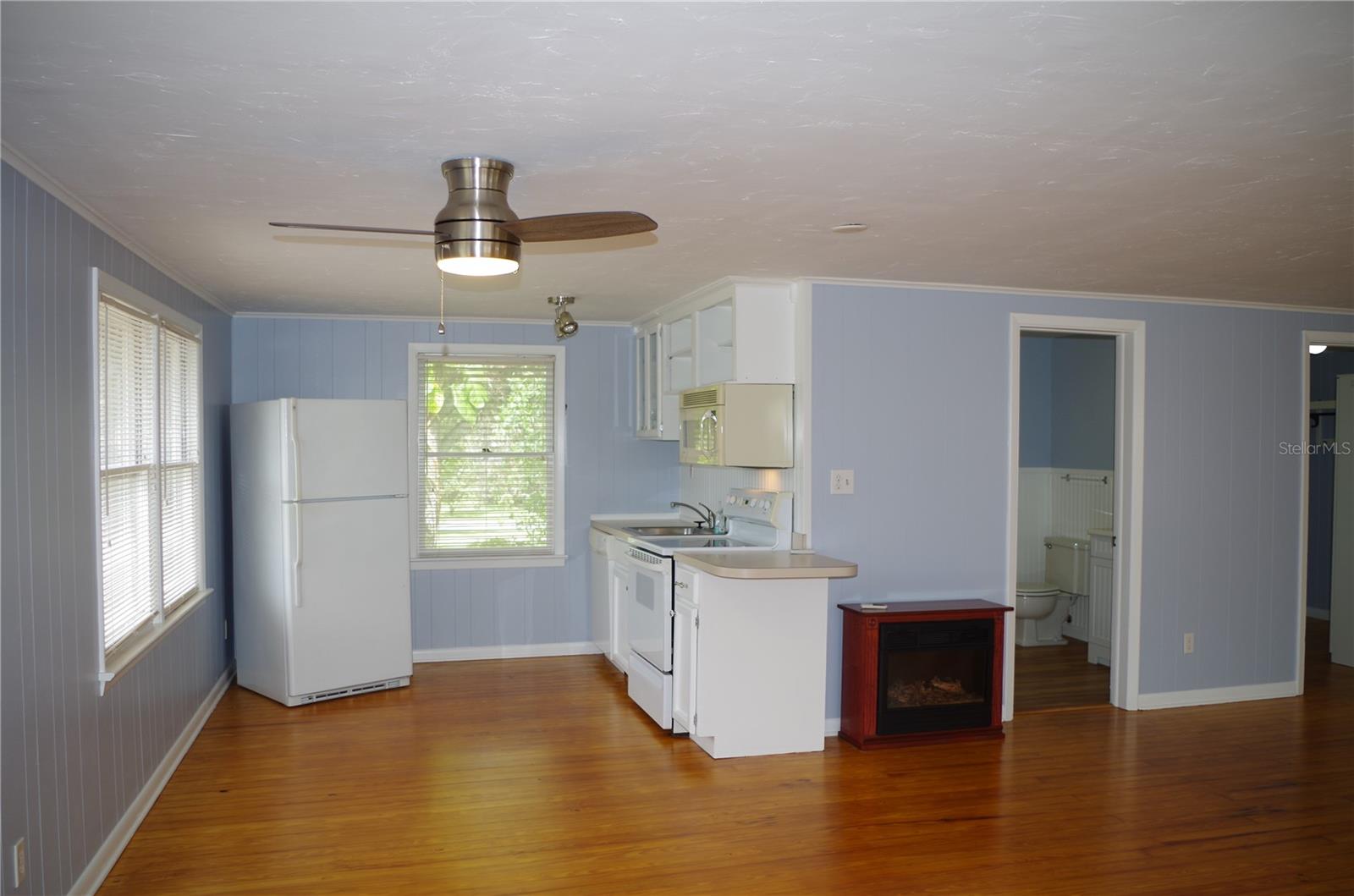 Image 3 of 11 For 1120 Palmetto Avenue A