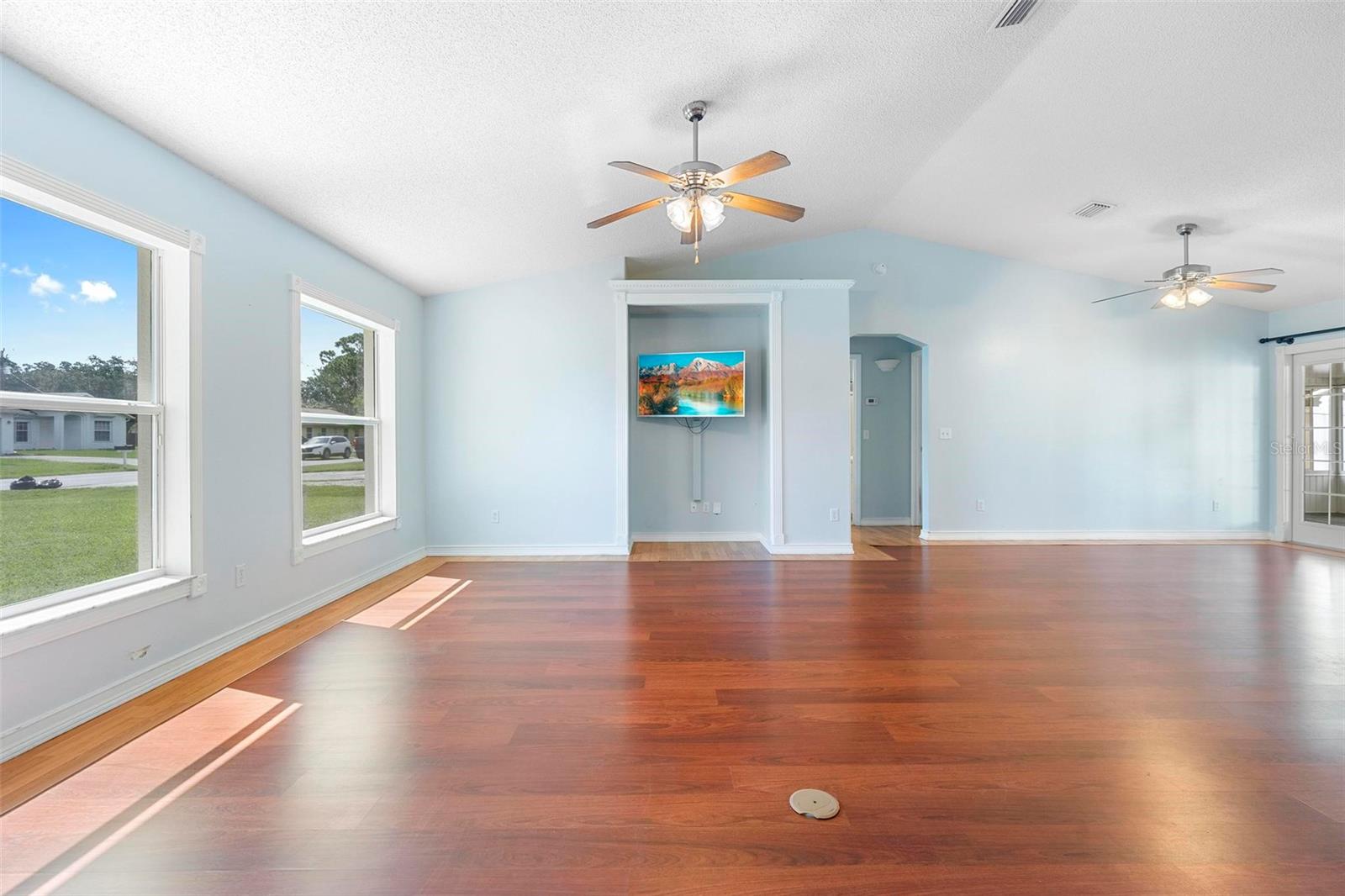 Image 10 of 47 For 2820 Tamarind Drive