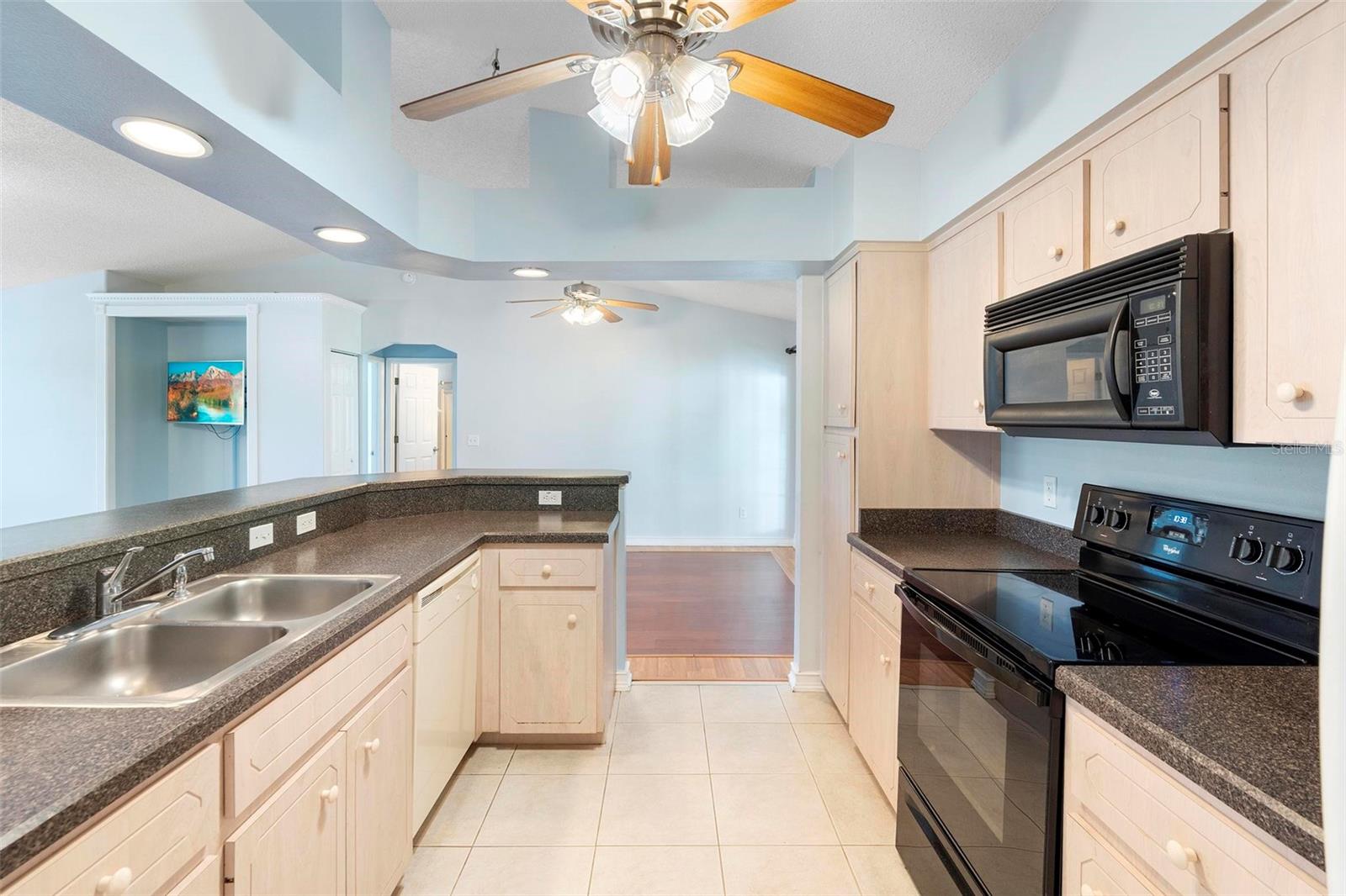 Image 23 of 47 For 2820 Tamarind Drive