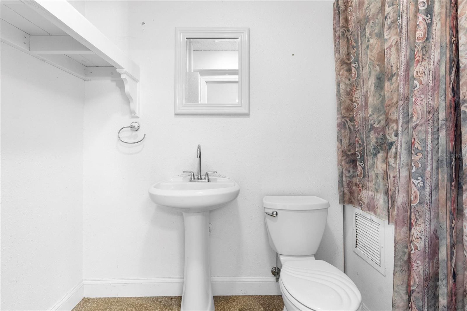 Image 34 of 47 For 2820 Tamarind Drive