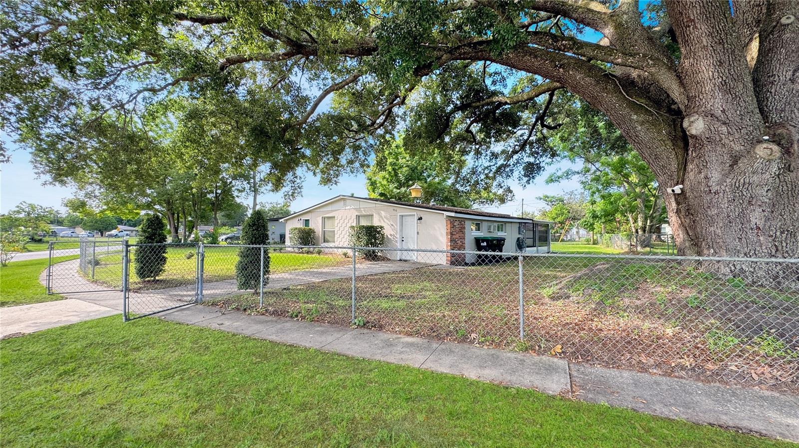 Image 2 of 16 For 7810 Grevillea Drive
