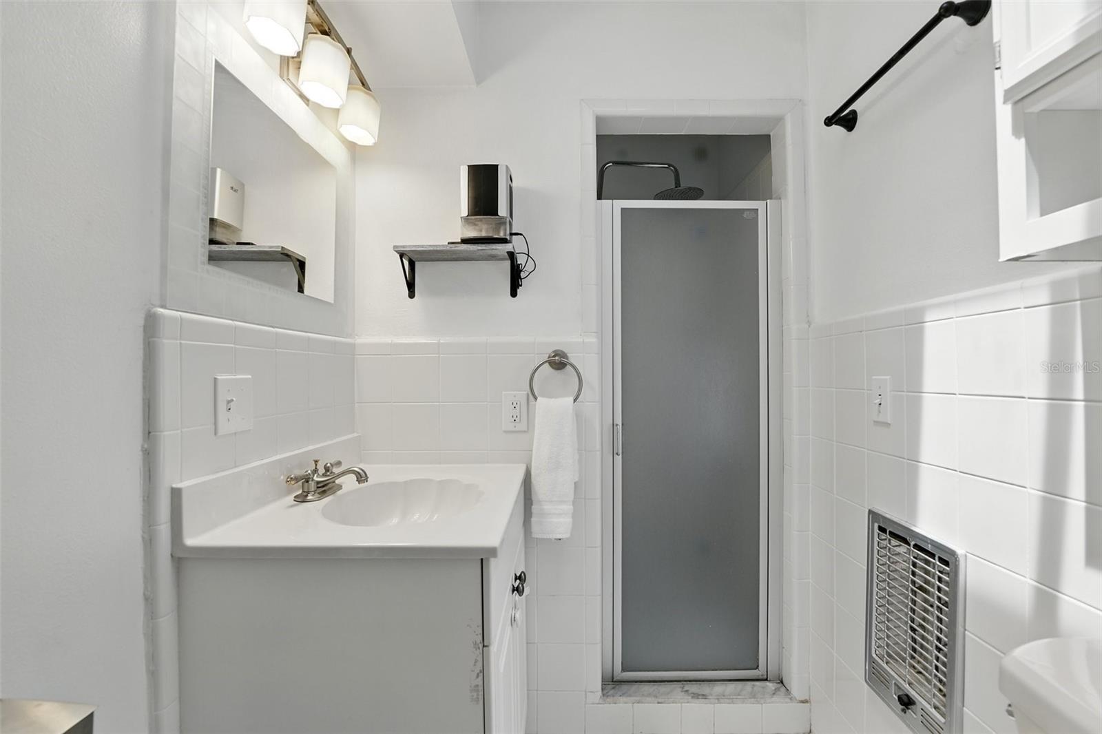 Image 21 of 33 For 509 Altaloma Avenue