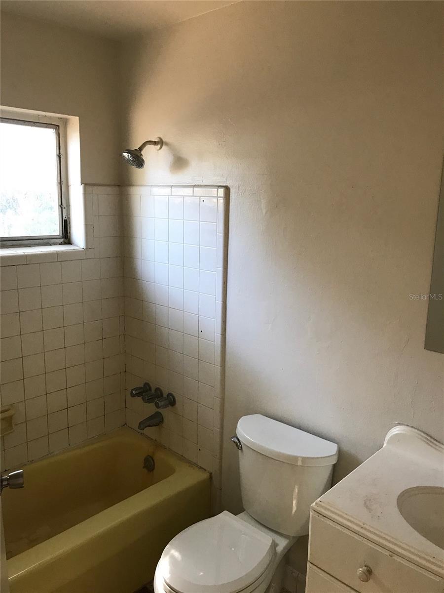 Image 4 of 11 For 1300 Fountainhead Drive