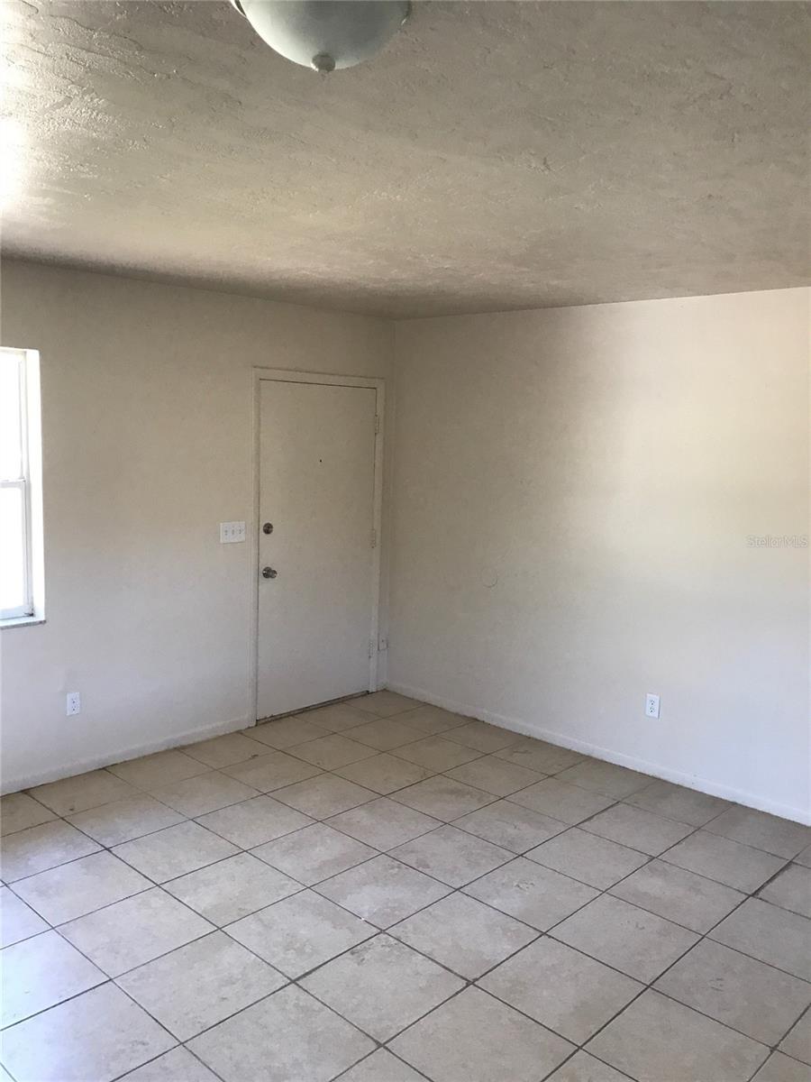 Image 5 of 11 For 1300 Fountainhead Drive