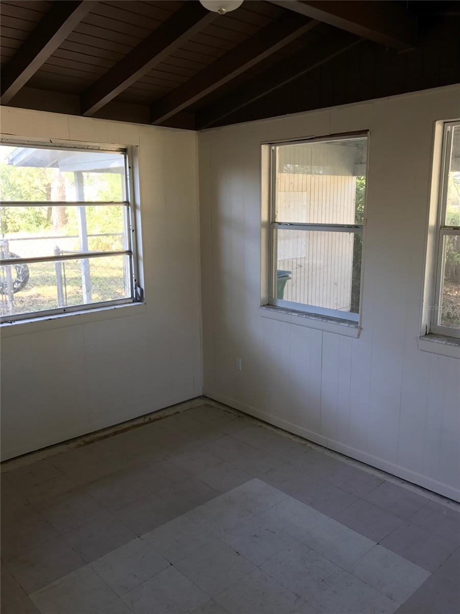 Image 8 of 11 For 1300 Fountainhead Drive