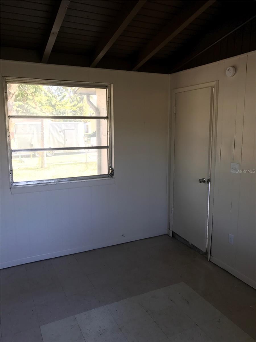 Image 9 of 11 For 1300 Fountainhead Drive