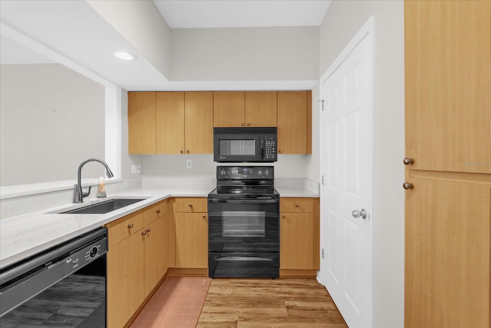 Image 7 of 31 For 322 Central Boulevard 614