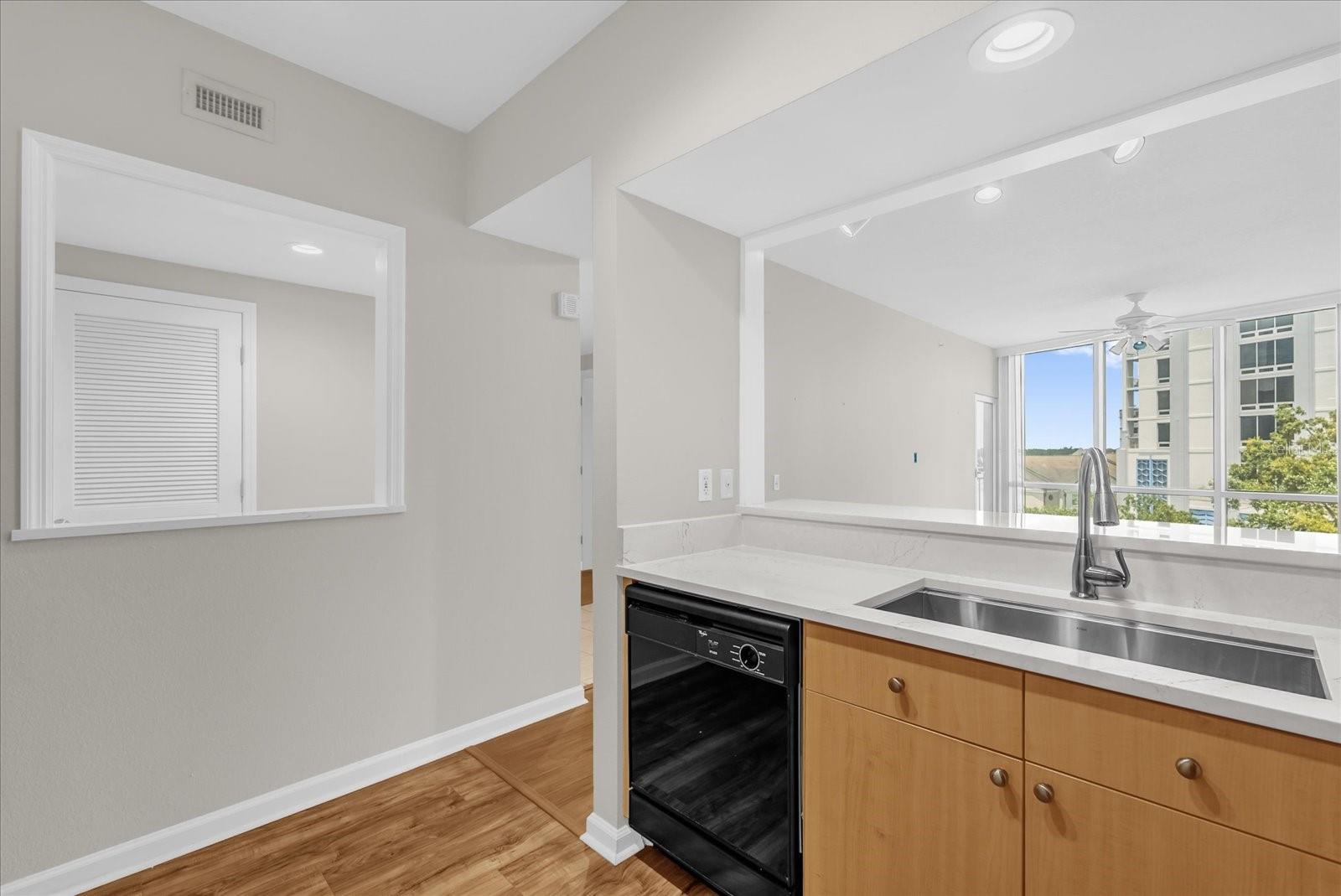 Image 8 of 31 For 322 Central Boulevard 614