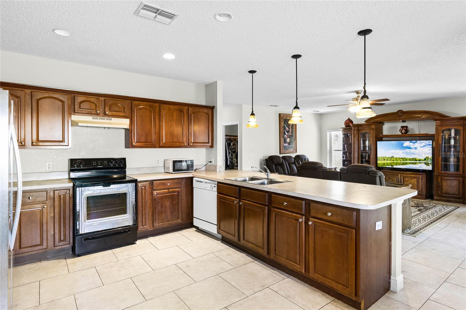 Image 15 of 41 For 1907 Lakeview Way