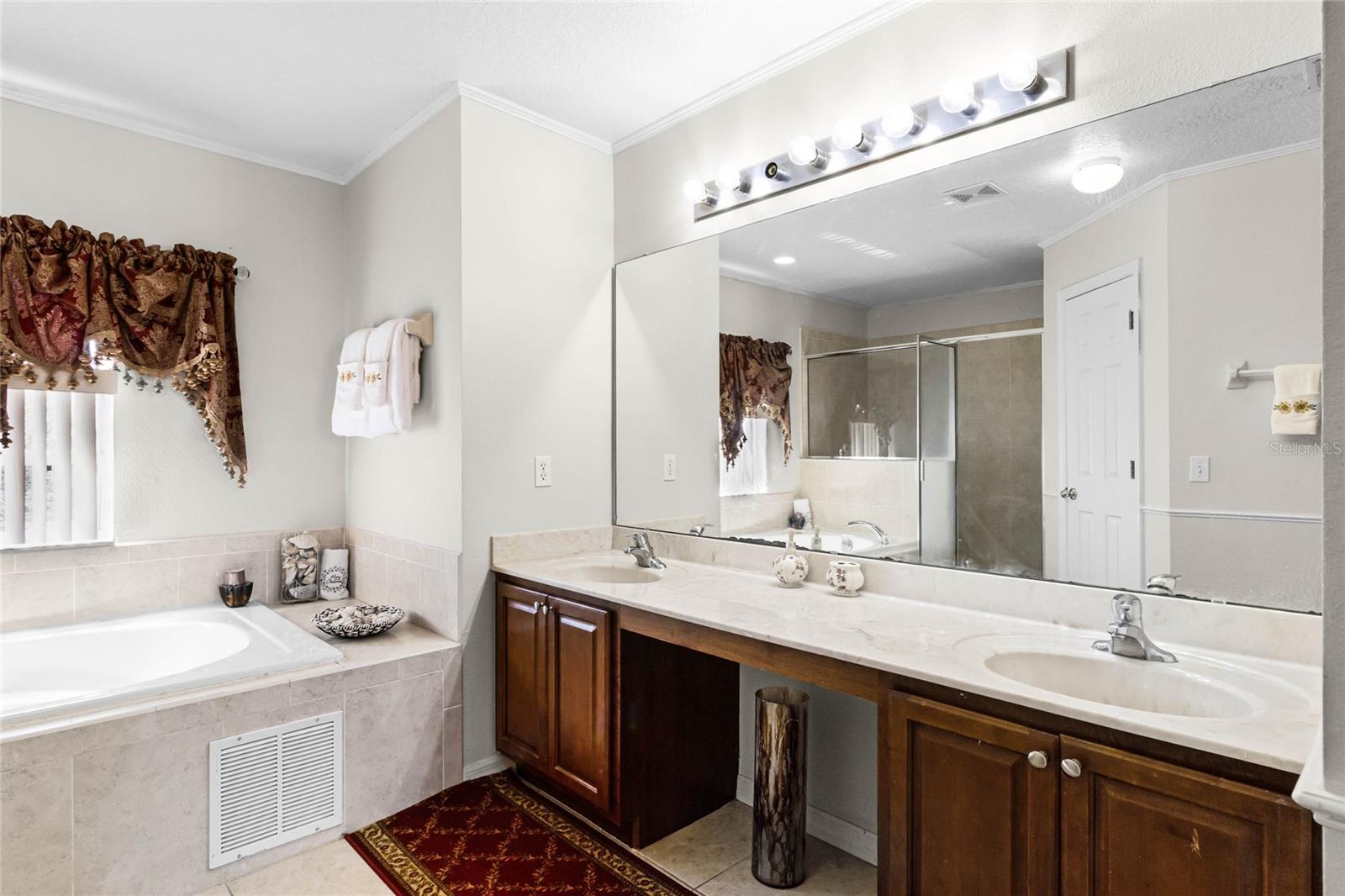 Image 32 of 41 For 1907 Lakeview Way