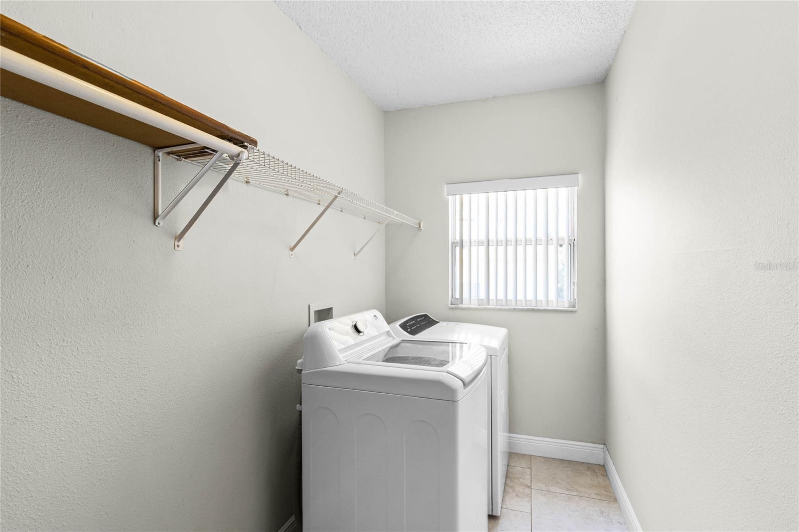 Image 37 of 41 For 1907 Lakeview Way