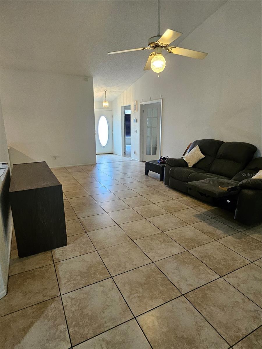 Image 5 of 22 For 1524 Crawford Drive