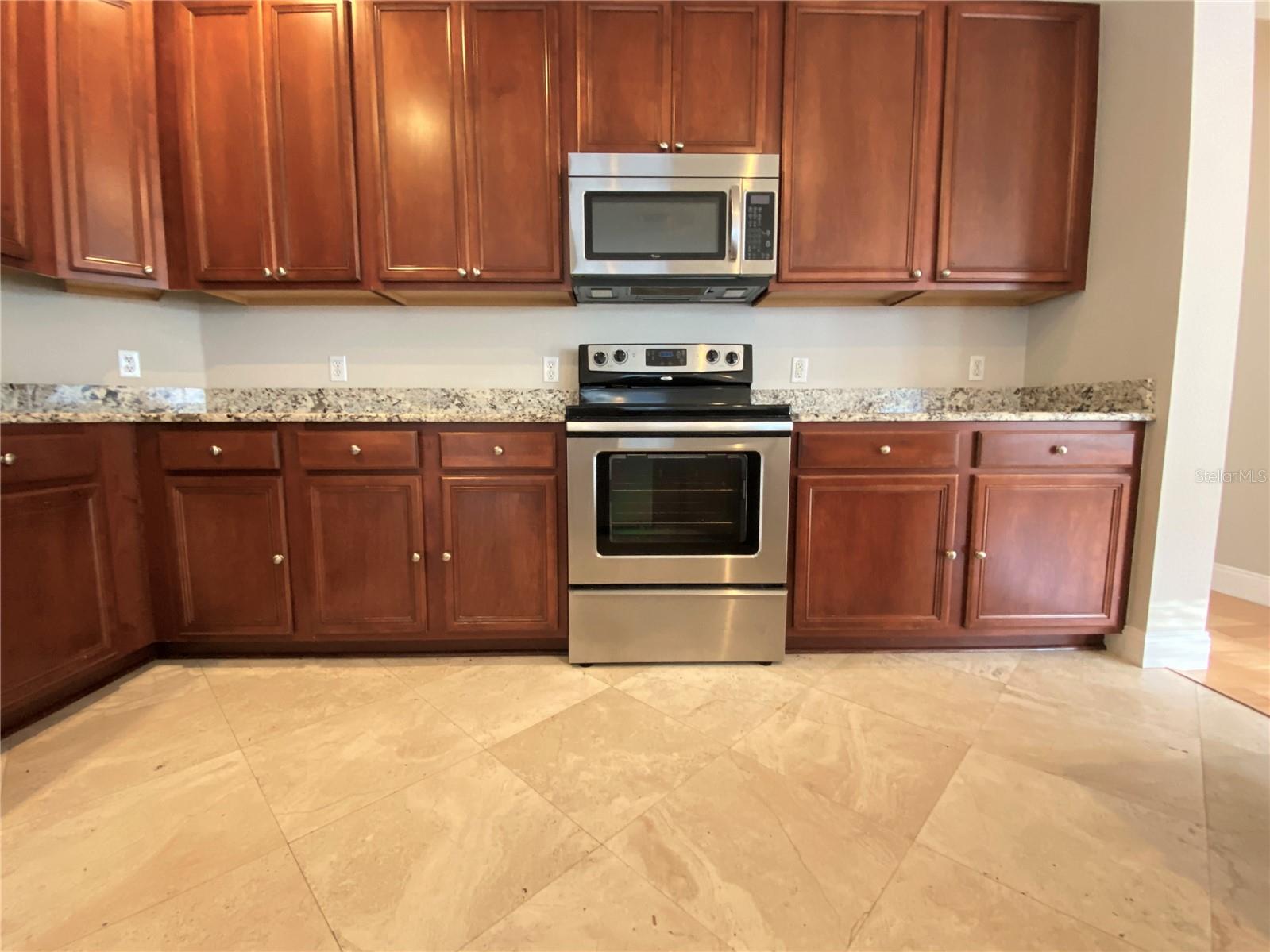 Image 13 of 23 For 10060 Stratford Pointe Avenue