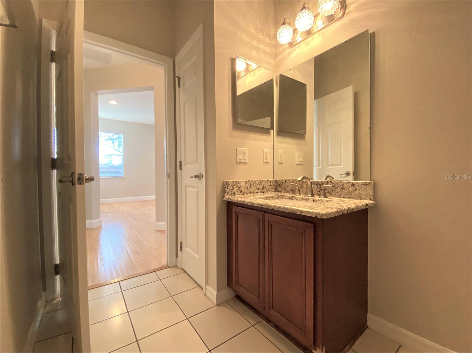 Image 19 of 23 For 10060 Stratford Pointe Avenue