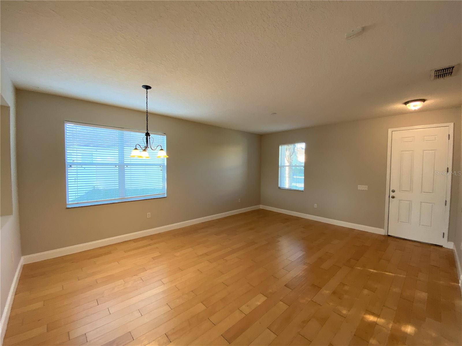 Image 4 of 23 For 10060 Stratford Pointe Avenue