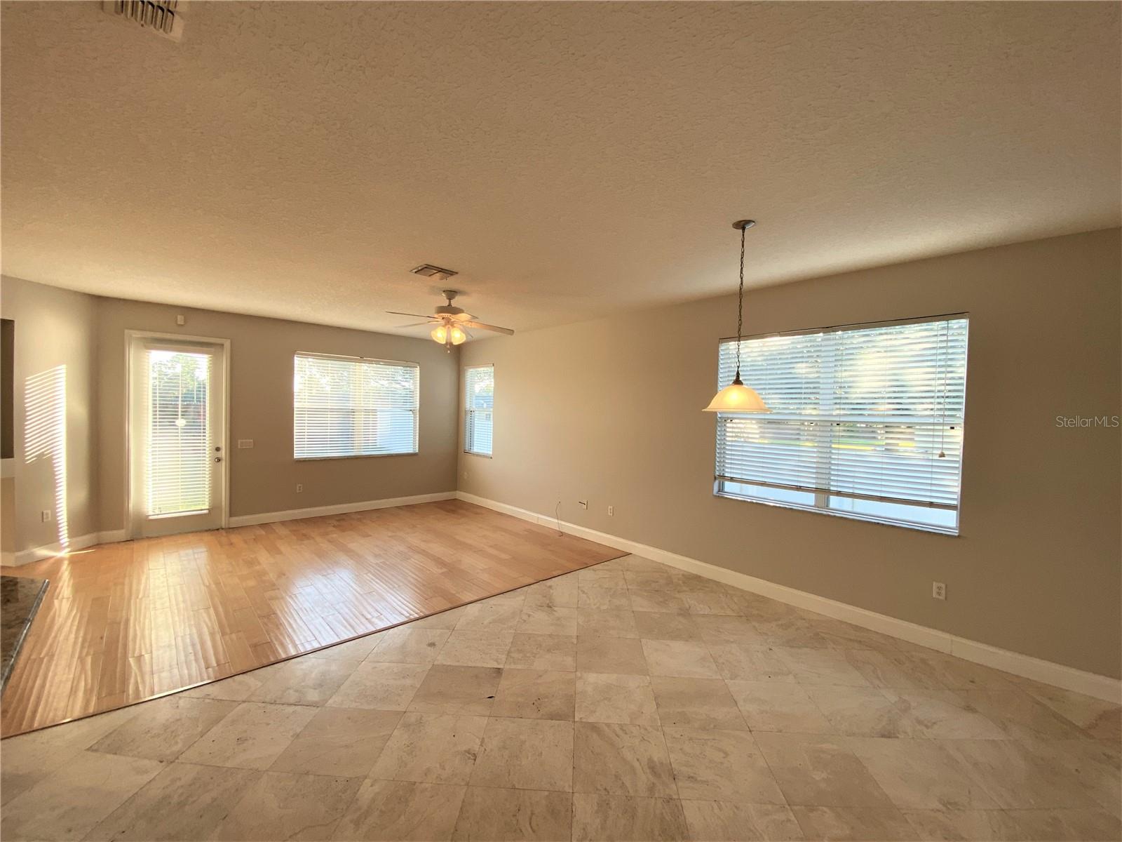 Image 5 of 23 For 10060 Stratford Pointe Avenue