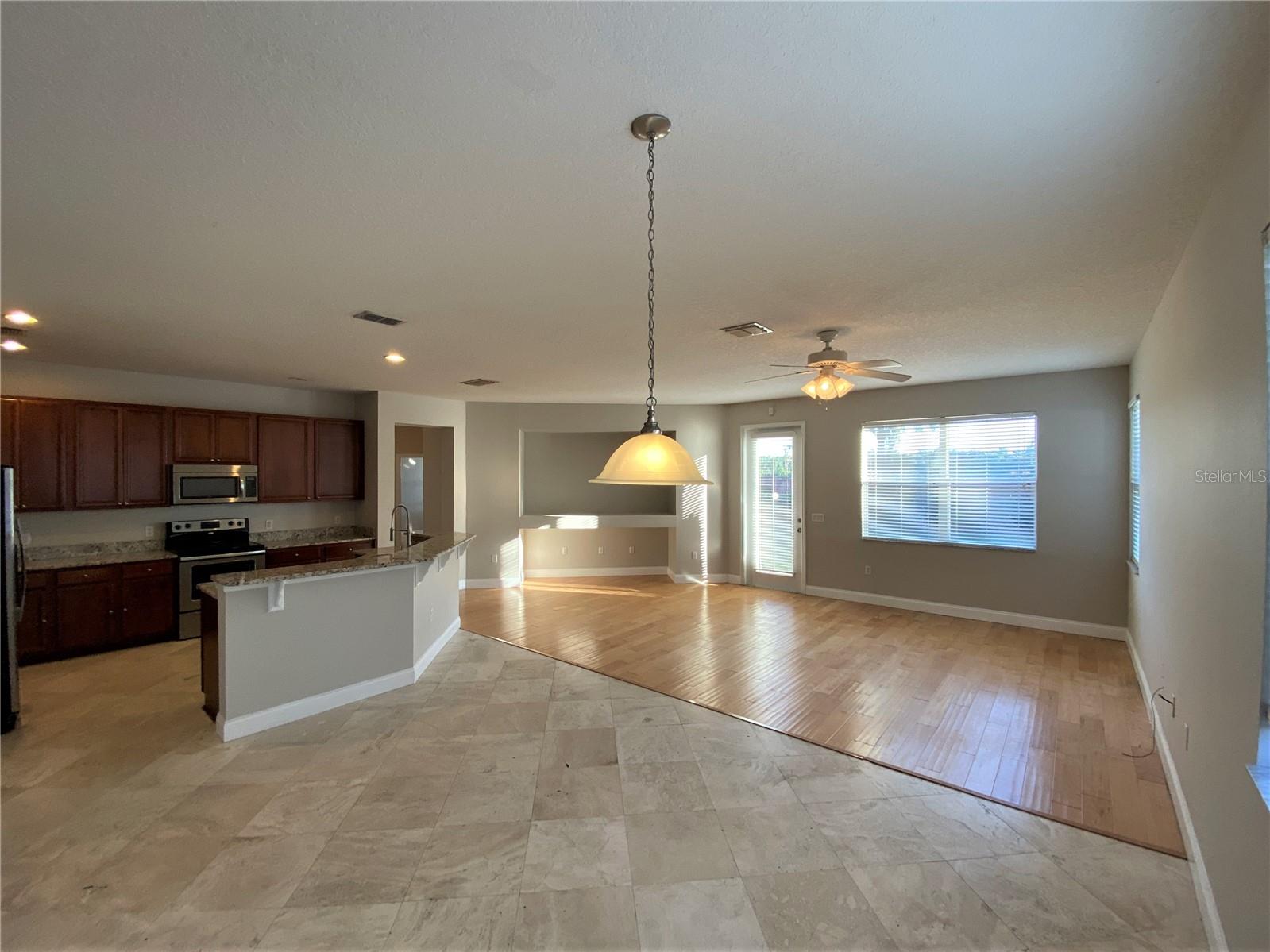 Image 6 of 23 For 10060 Stratford Pointe Avenue
