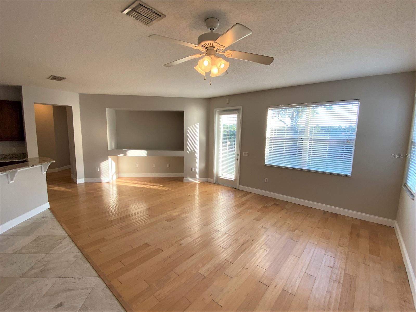 Image 7 of 23 For 10060 Stratford Pointe Avenue