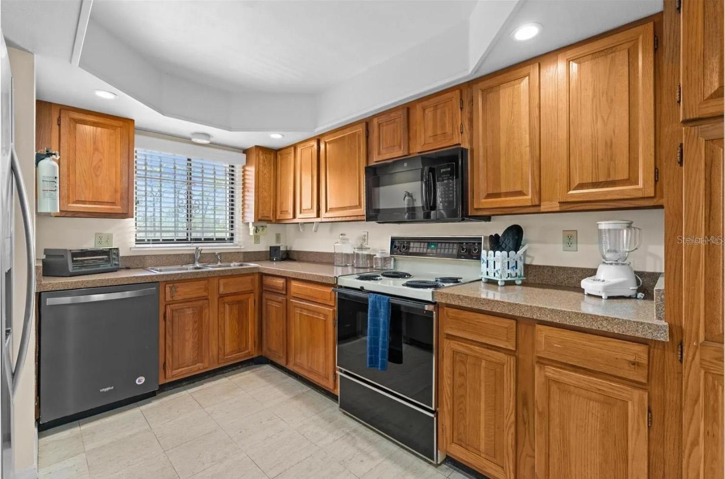 Image 12 of 30 For 1162 Carmel Circle  440