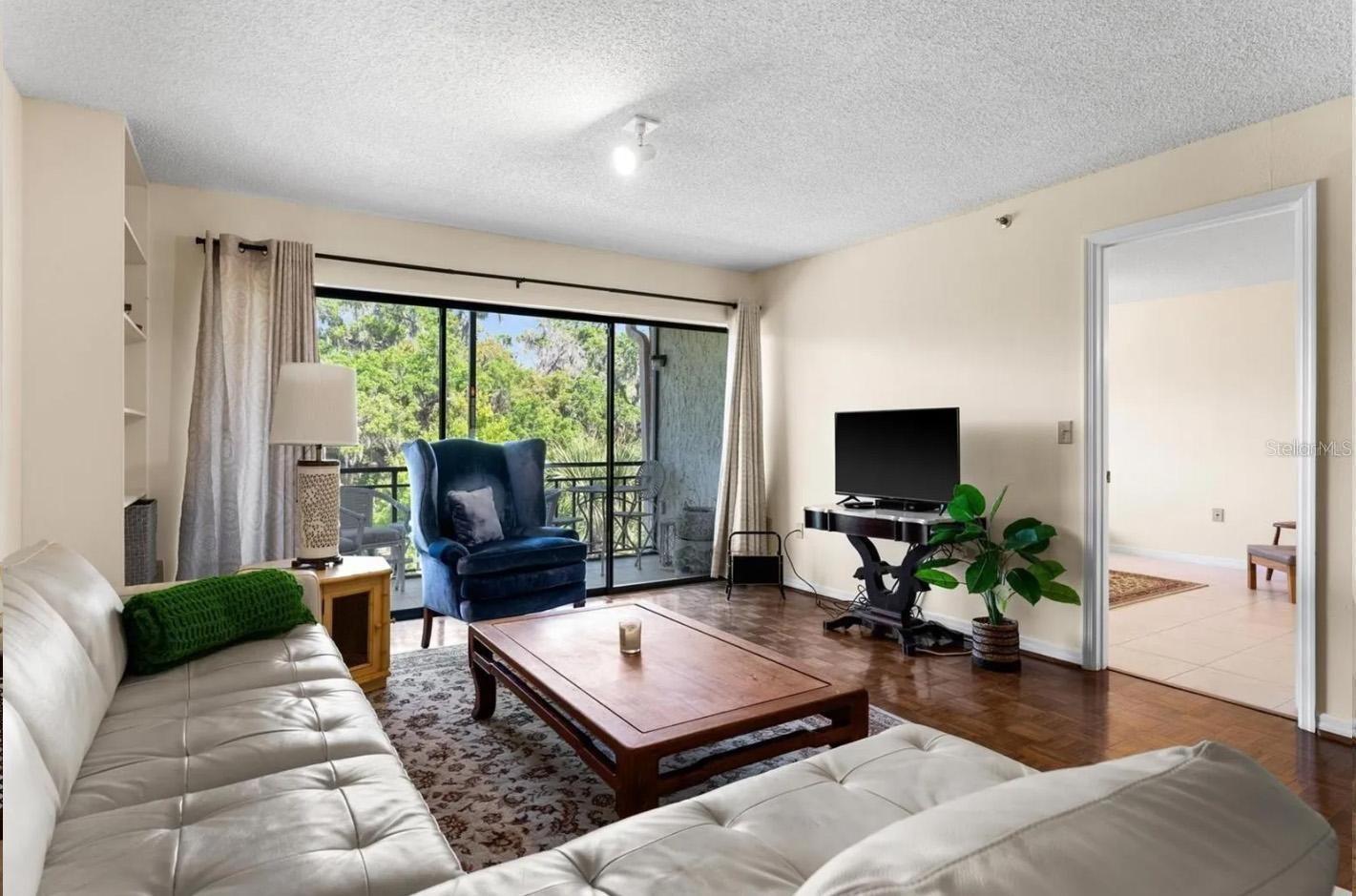 Image 18 of 30 For 1162 Carmel Circle  440