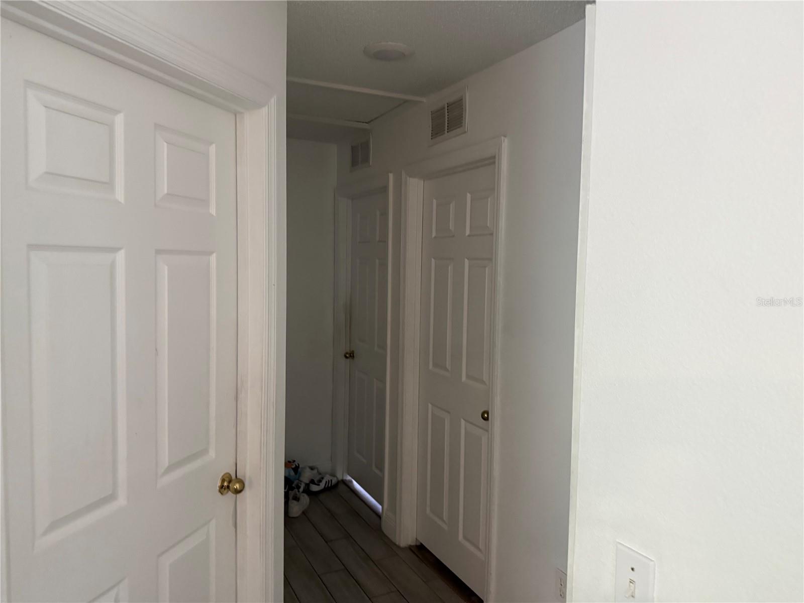 Image 13 of 20 For 5118 Laval Drive