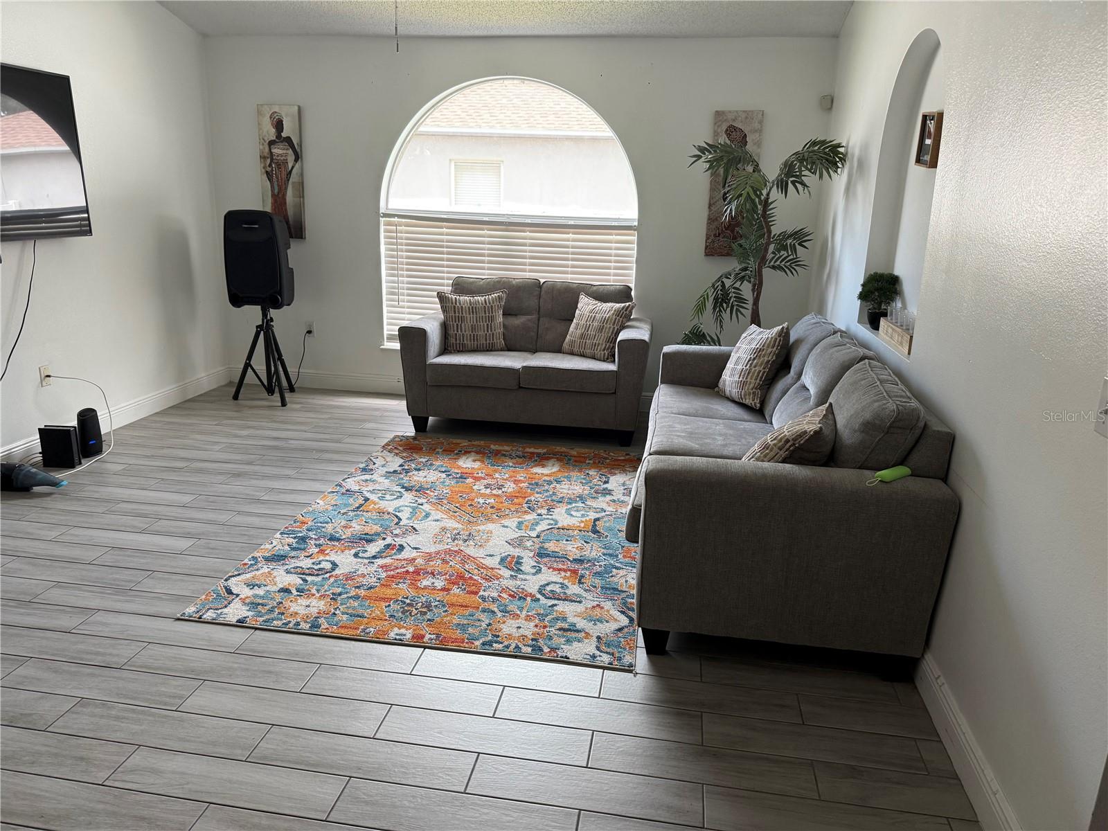 Image 2 of 20 For 5118 Laval Drive
