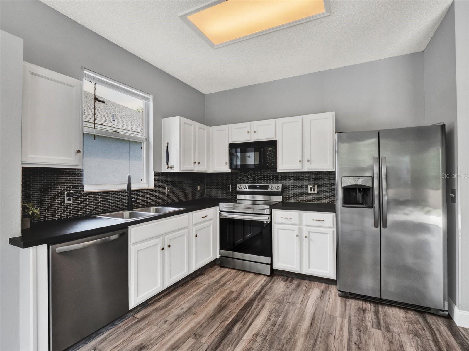 Image 16 of 31 For 1712 Riveredge Road