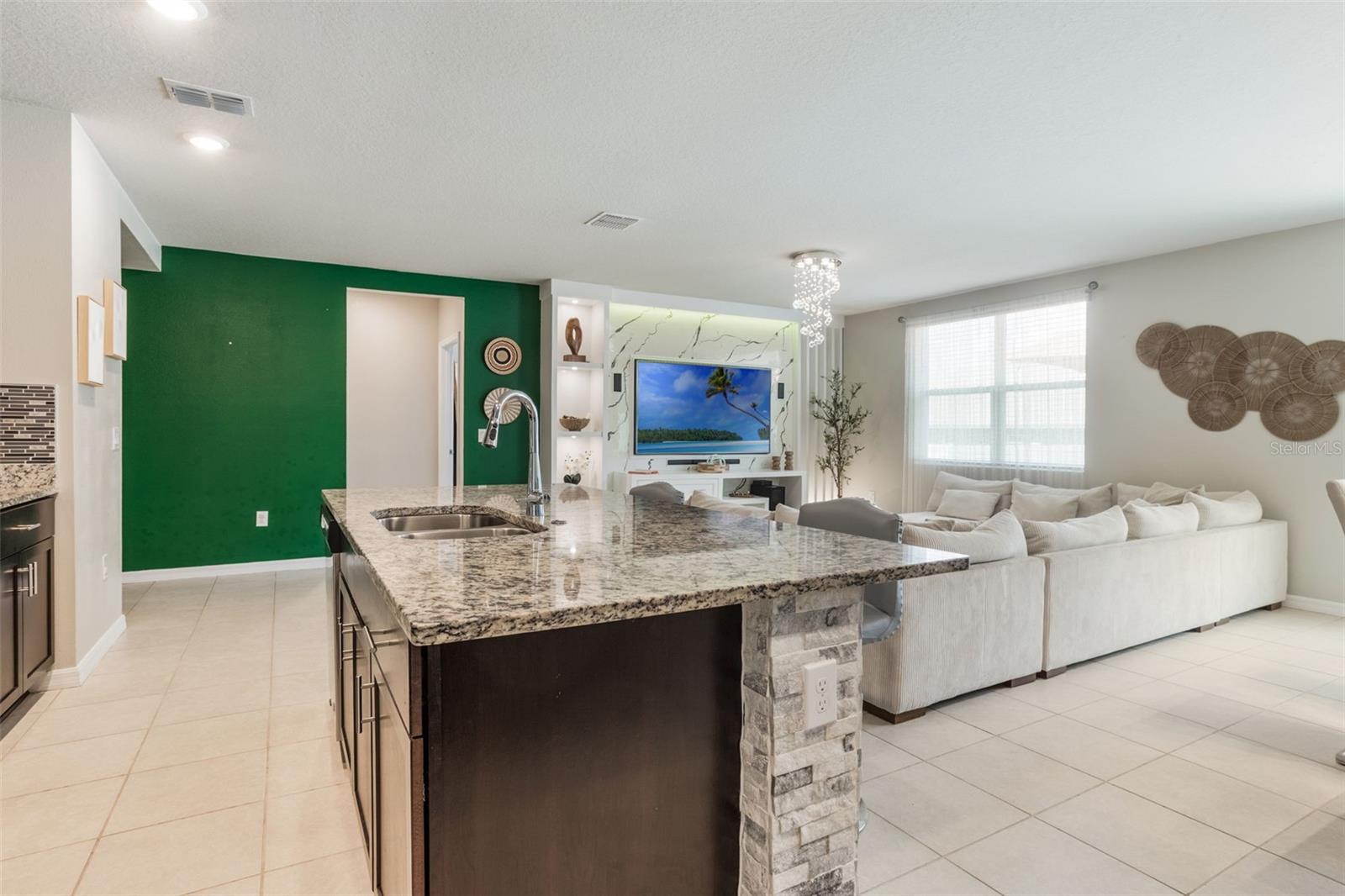 Image 14 of 26 For 840 Teton Street