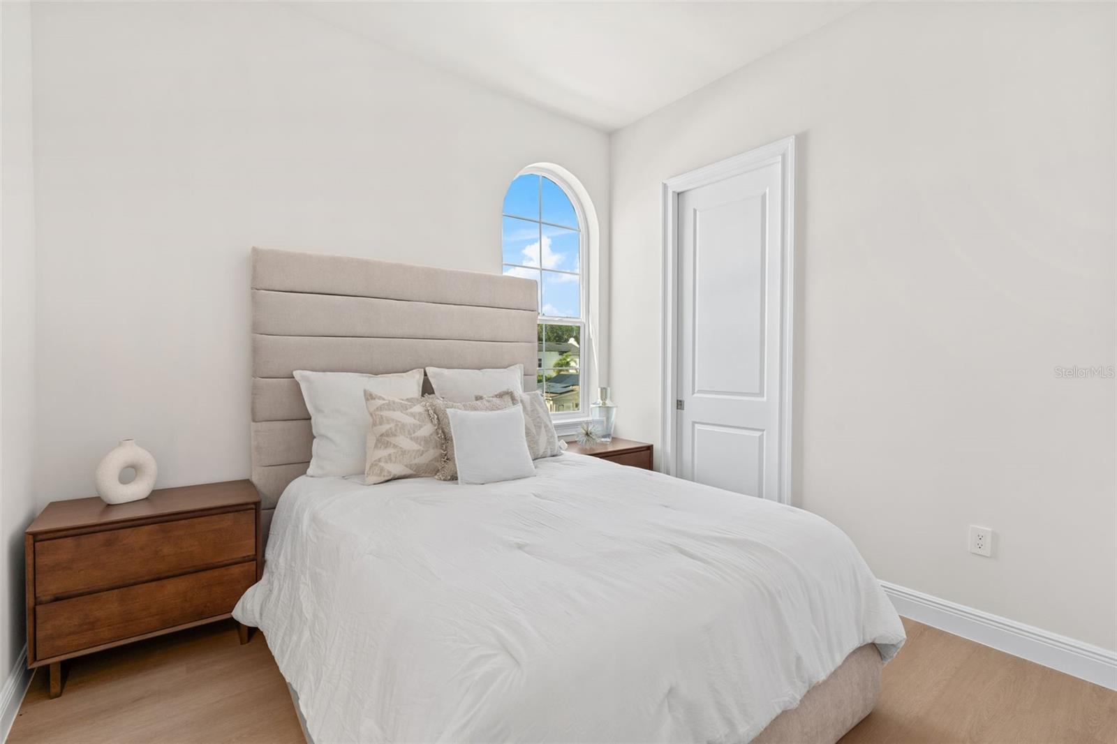 Image 33 of 53 For 1473 Berkshire Avenue