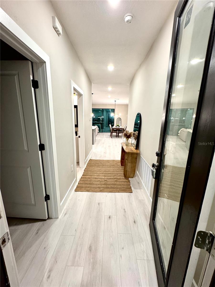 Image 4 of 16 For 1526 Hempel Avenue