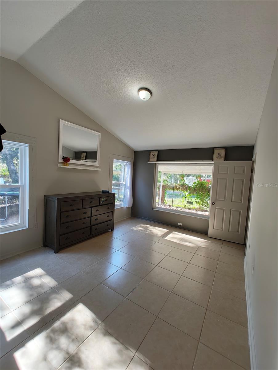 Image 13 of 39 For 32645 Red Oak Drive