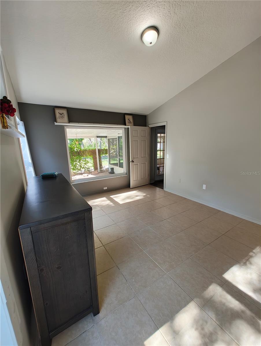 Image 14 of 39 For 32645 Red Oak Drive