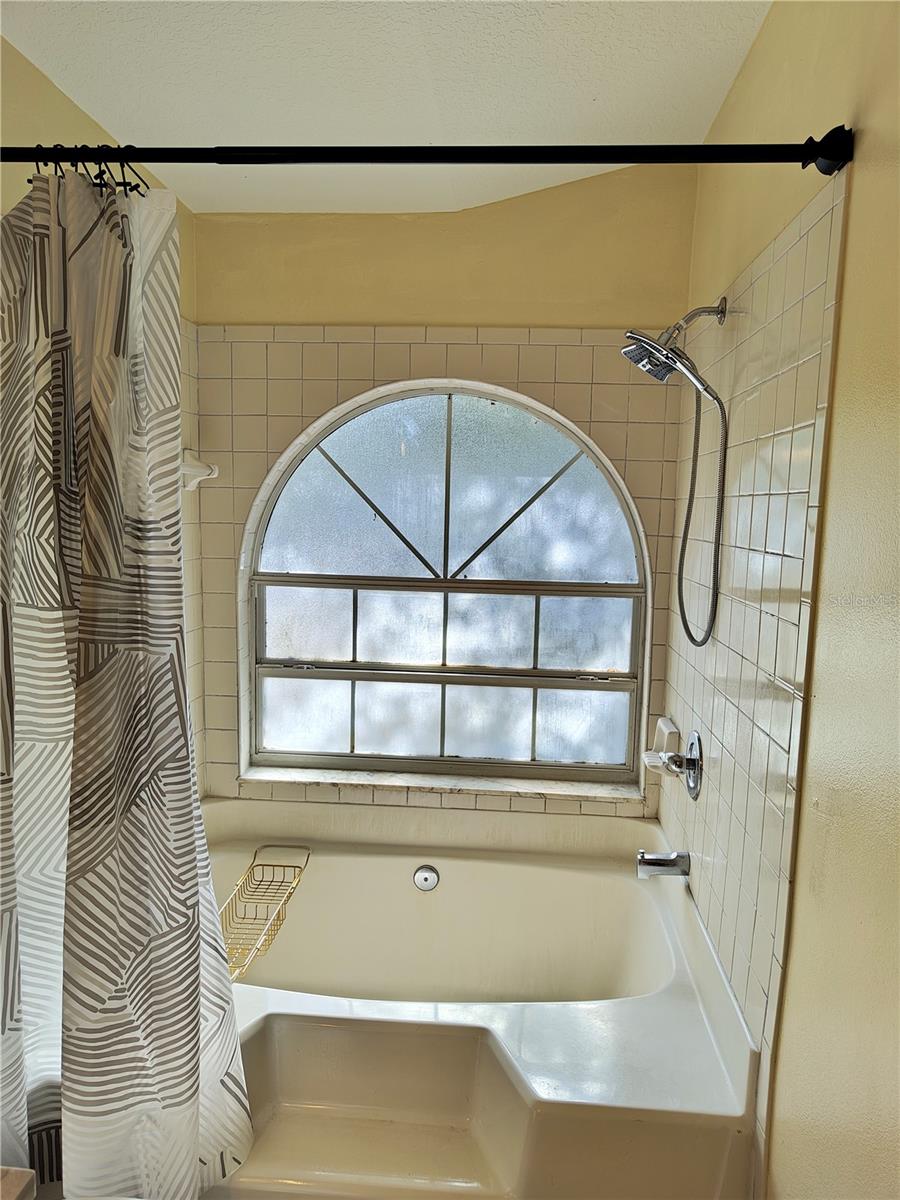 Image 17 of 39 For 32645 Red Oak Drive