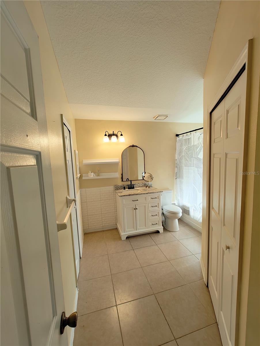 Image 18 of 39 For 32645 Red Oak Drive
